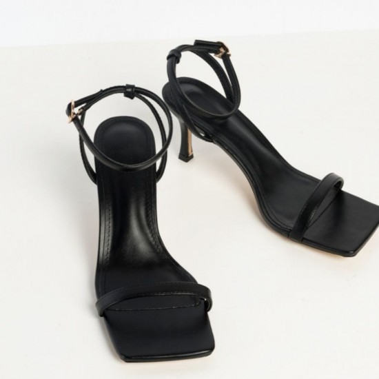 Mid Heel Sandals mit Square Toes